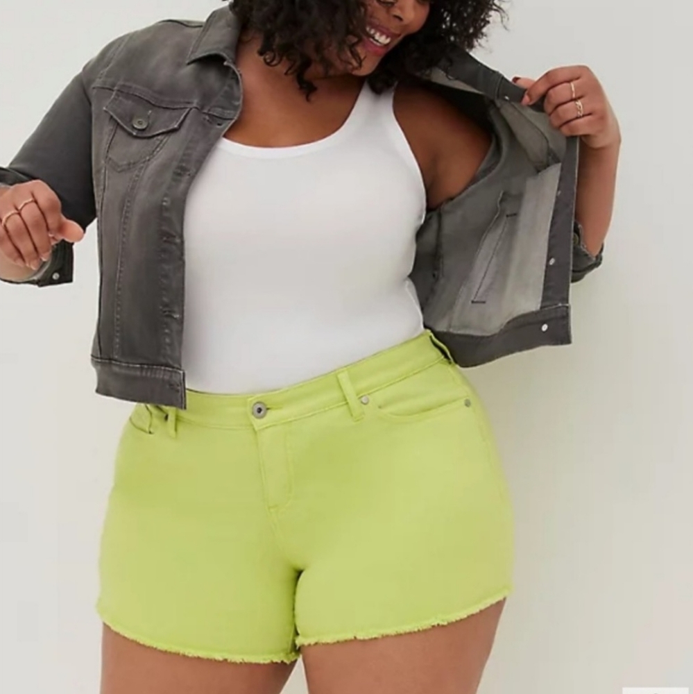 Torrid Mid Rise Midi Shorts Vintage Stretch Lime Size 14